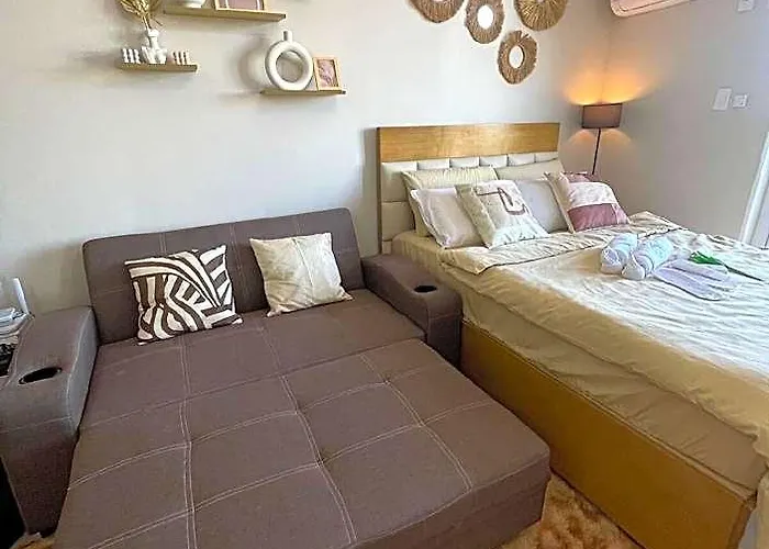 Siesta 8 Staycation Near Mactan Airport Hotel